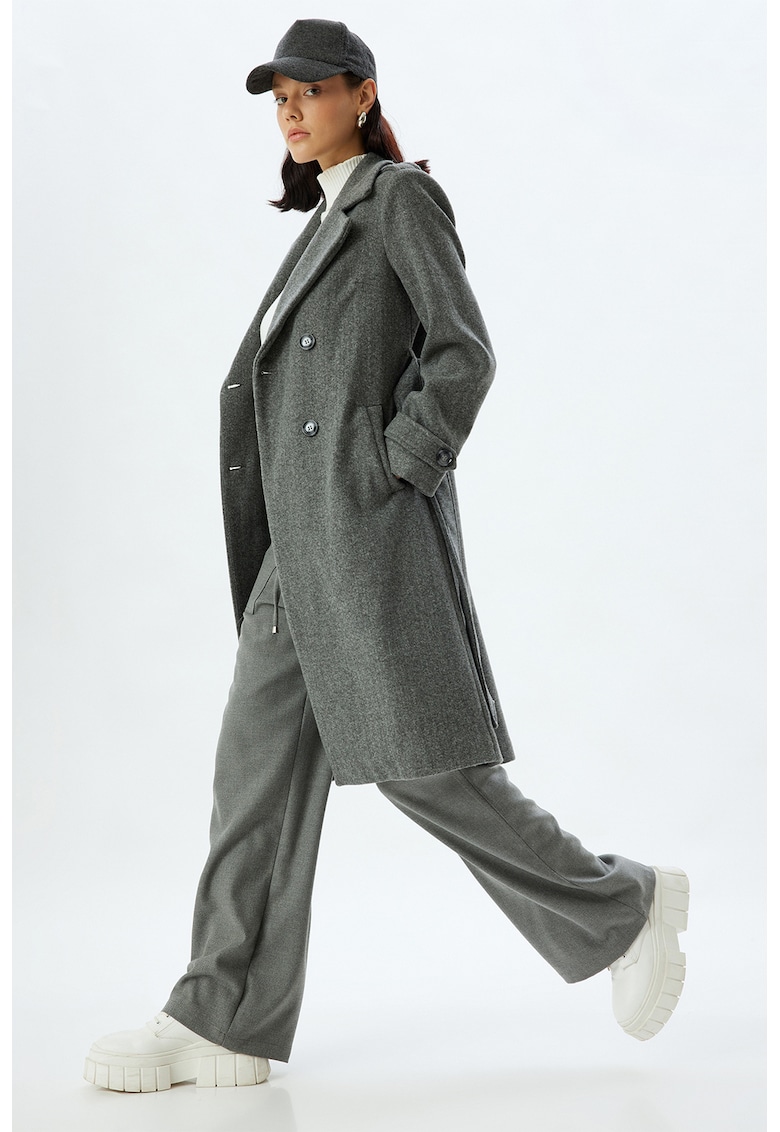 Palton cu model cu doua randuri de nasturi