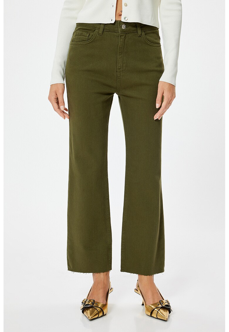 Blugi crop cu terminatie franjurata