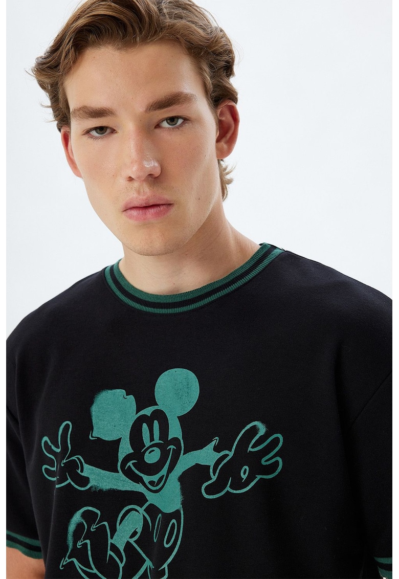 Tricou cu decolteu la baza gatului si Mickey Mouse