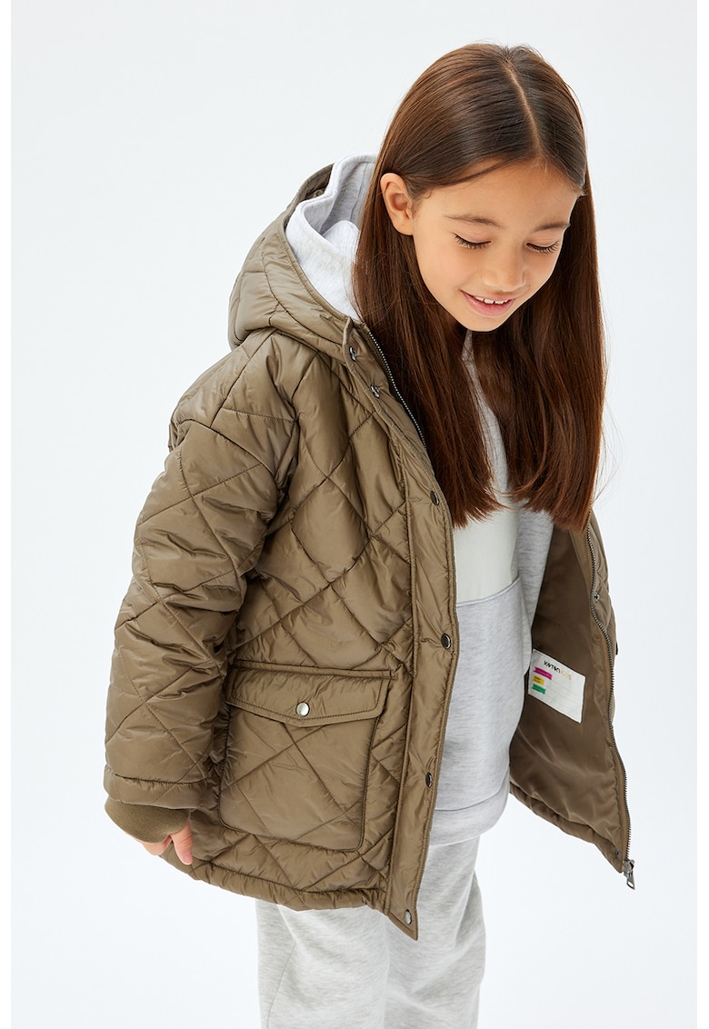 Geaca matlasata cu gluga