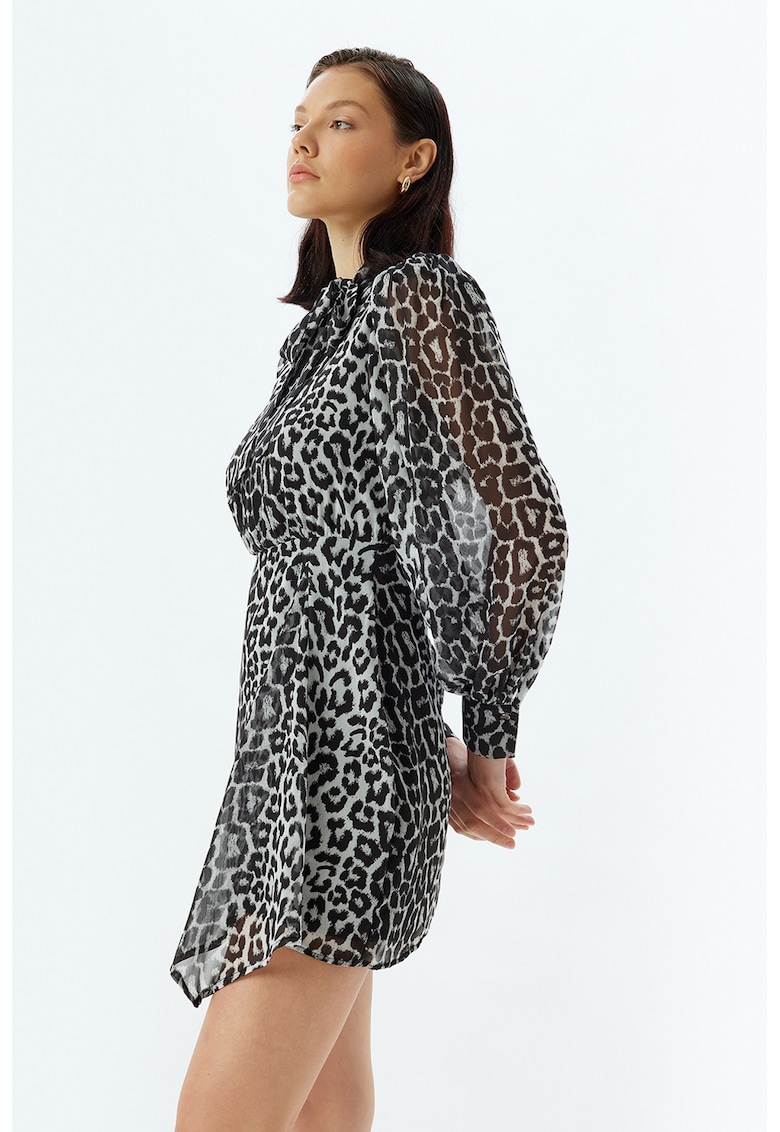 Rochie cu guler cu funda Rochie cu guler cu funda