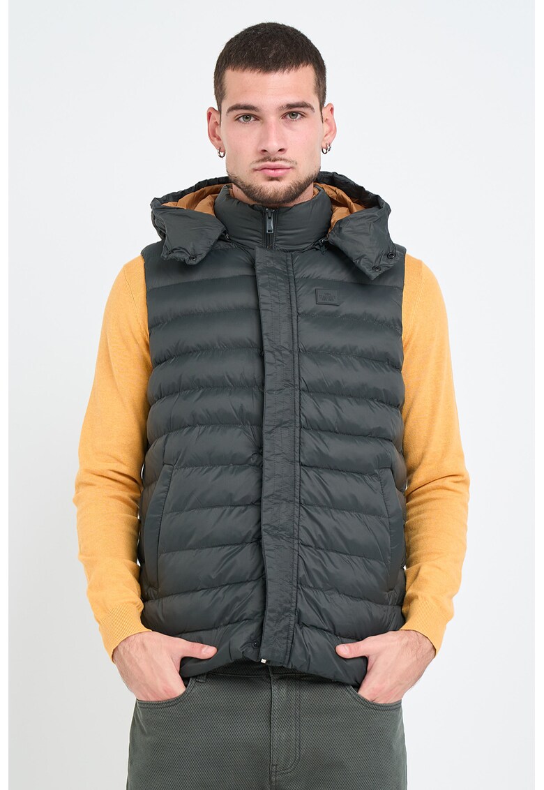 Vesta matlasata cu gluga