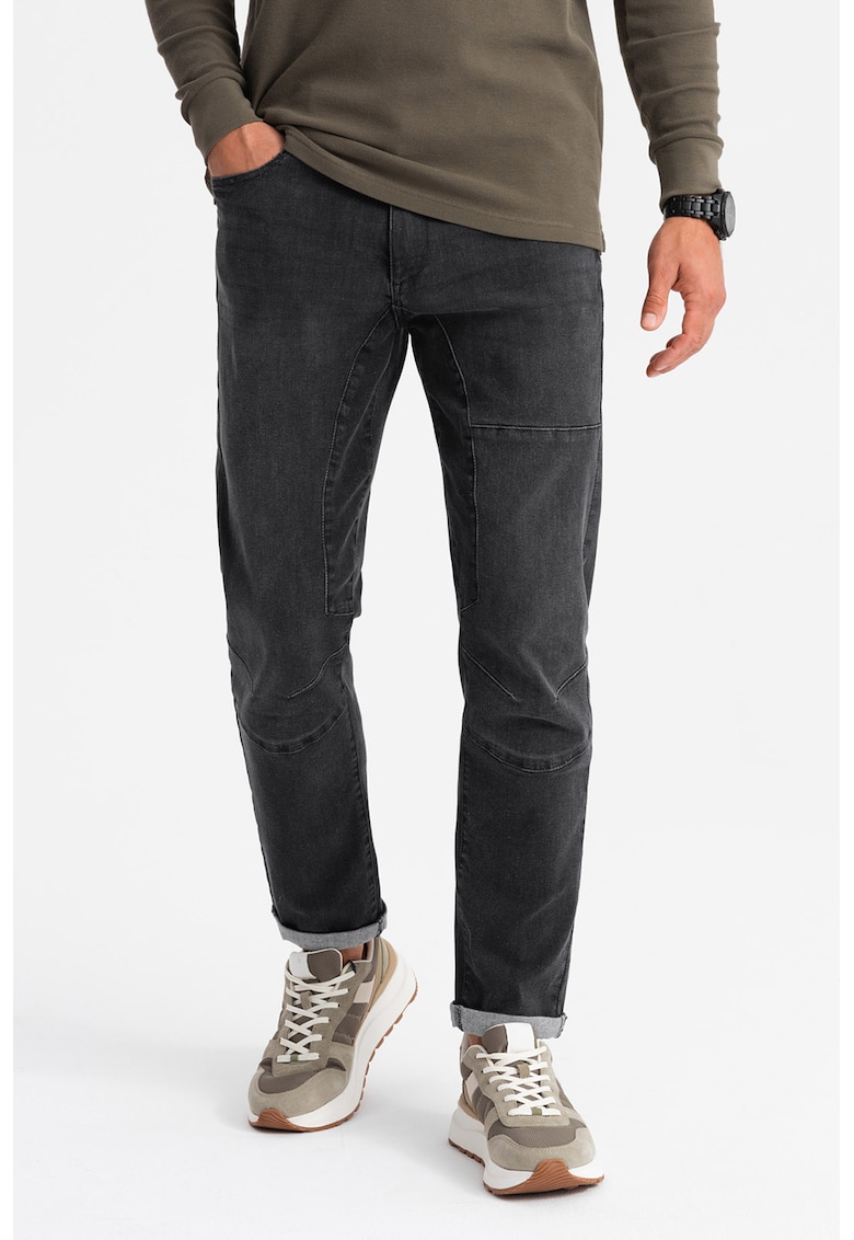 Blugi conici cu cusaturi decorative