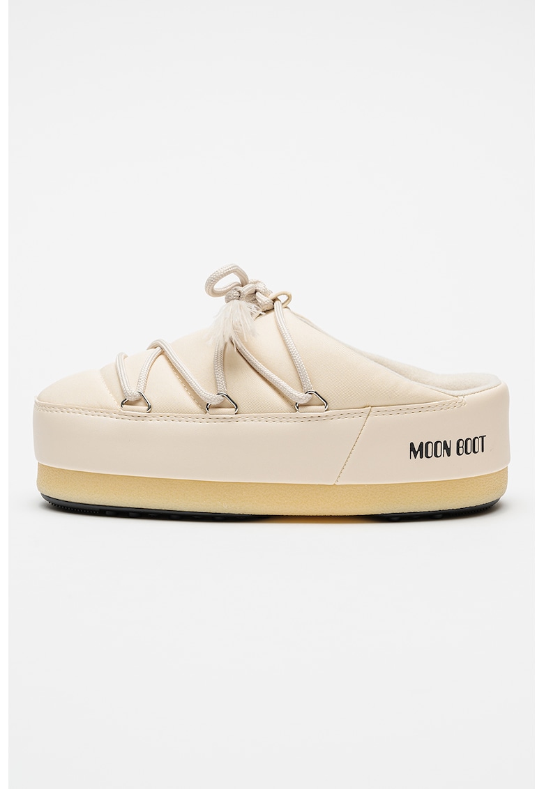 Saboti cu sireturi pentru ajustare