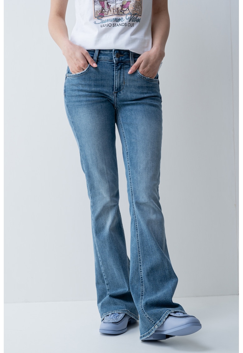 Blugi evazati cu model uni