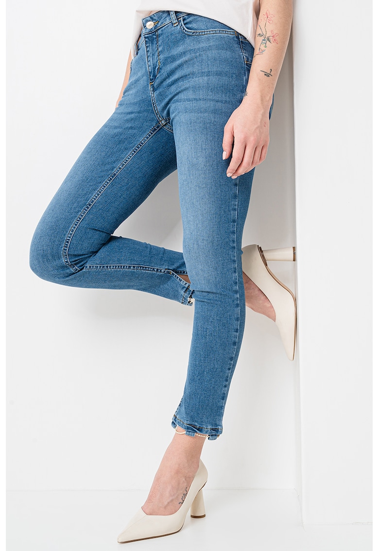 Blugi slim fit crop cu talie medie