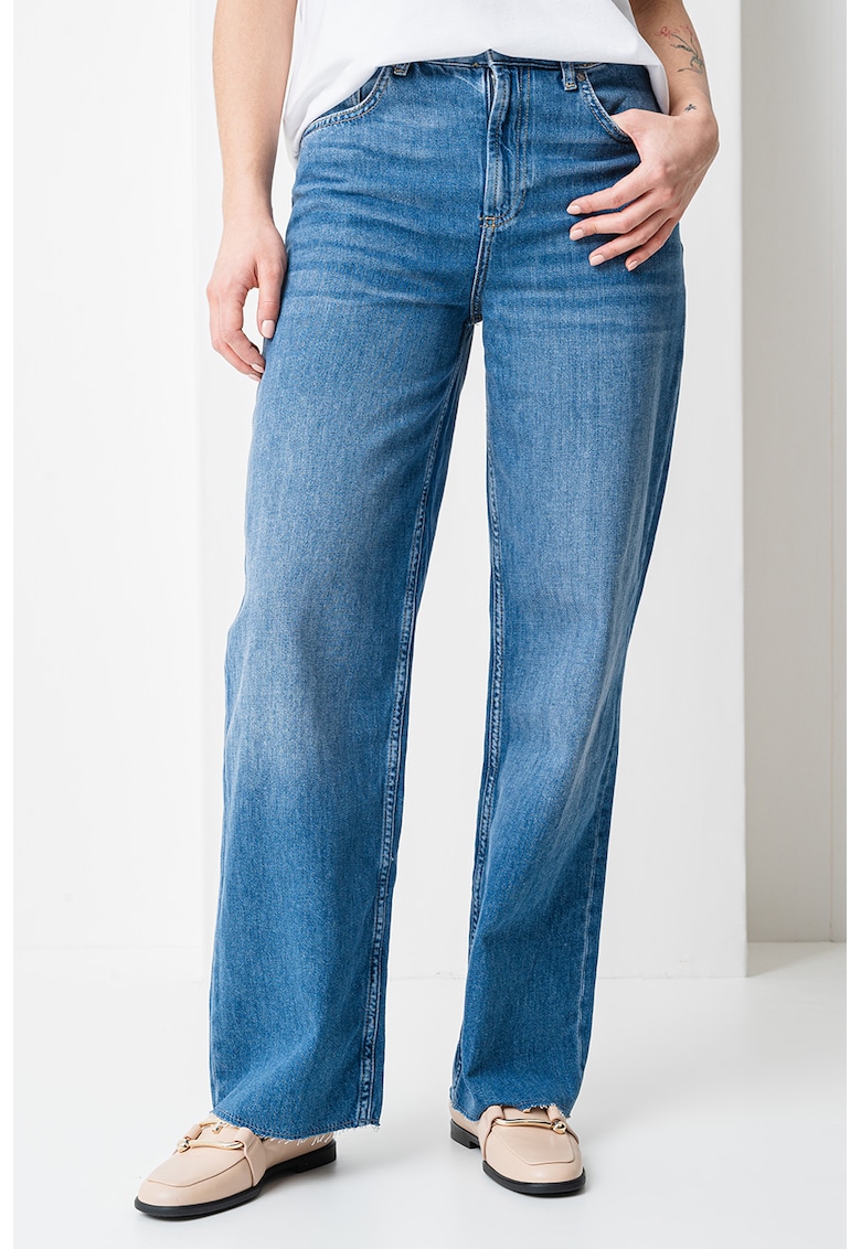 Blugi ampli cu talie medie