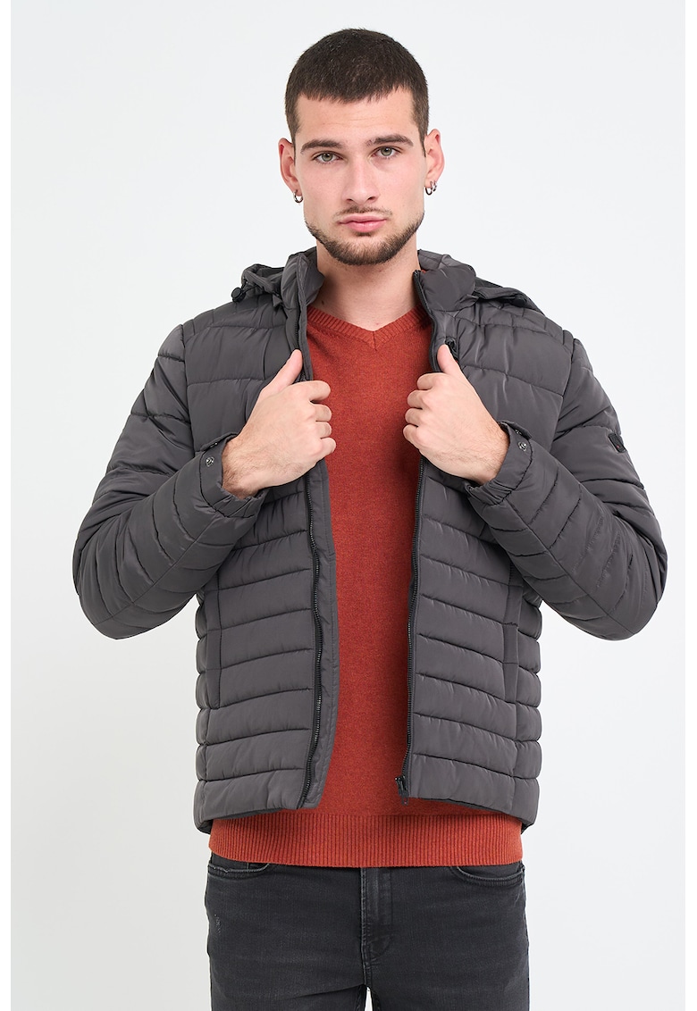 Geaca matlasata cu gluga