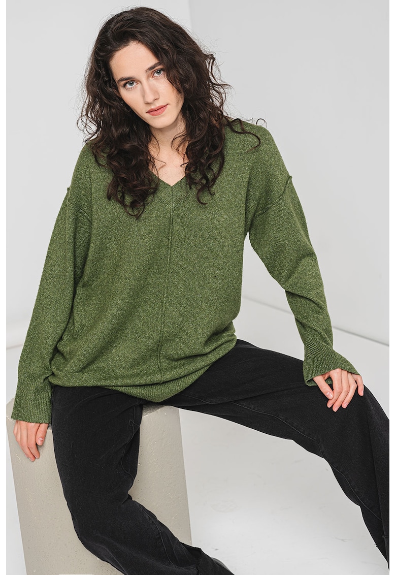 Pulover lejer cu decolteu in V