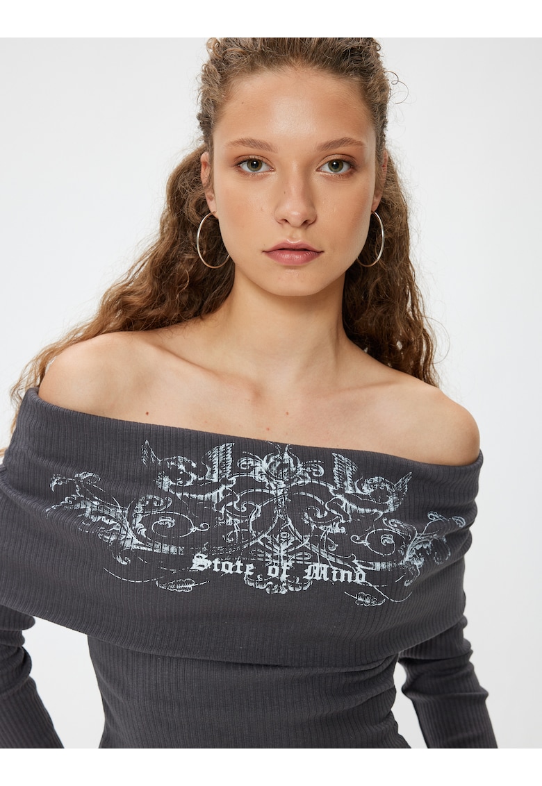 Bluza crop cu decolteu pe umeri