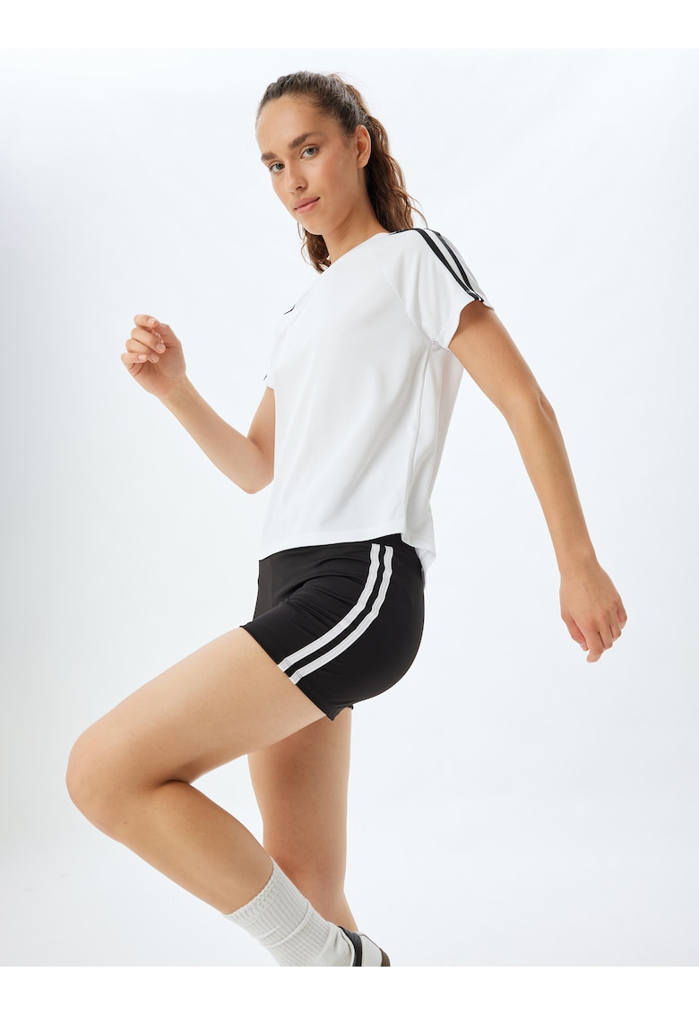 Tricou cu decolteu la baza gatului si maneci raglan Tricou cu decolteu la baza gatului si maneci raglan