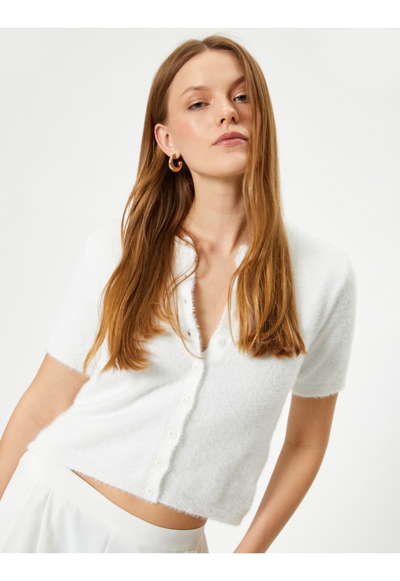 Cardigan pufos cu nasturi