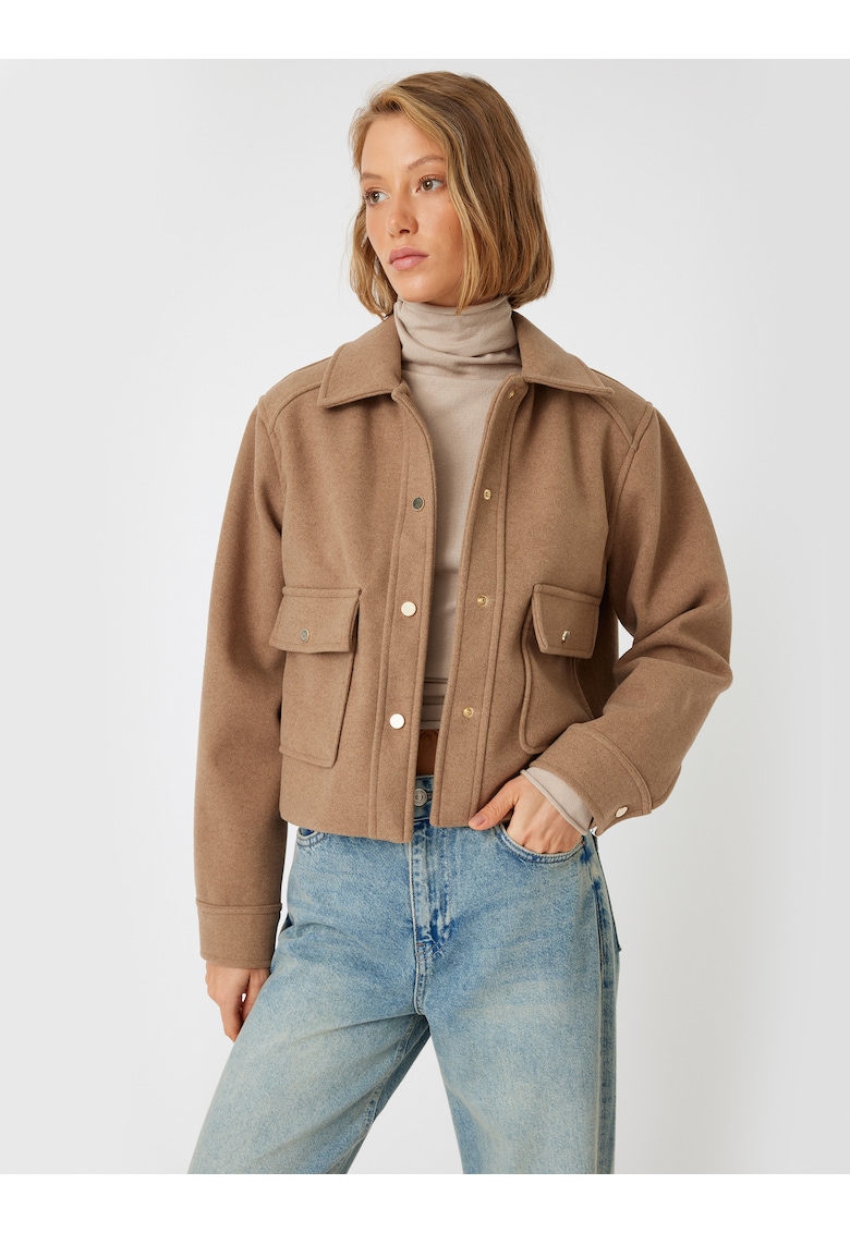 Jacheta crop cu buzunare cu clapa