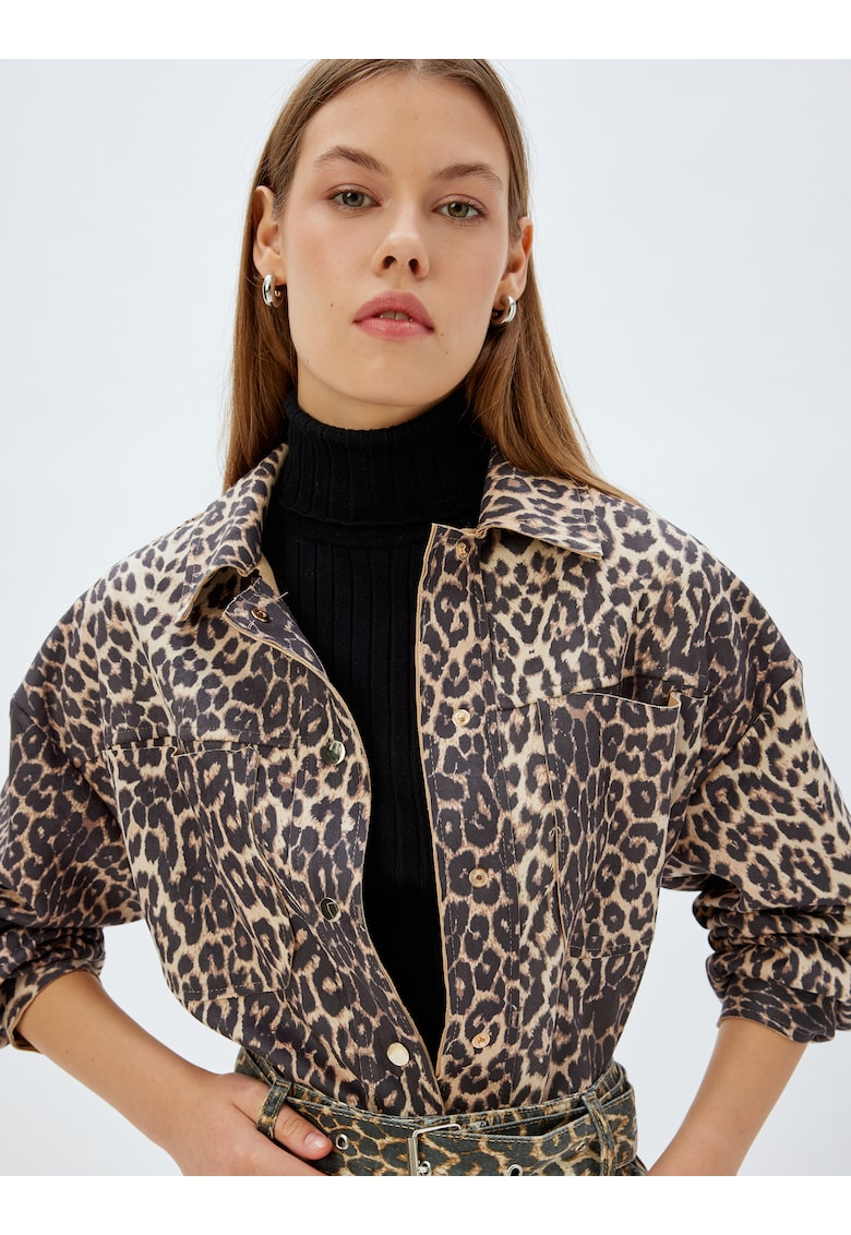 Jacheta crop cu animal print