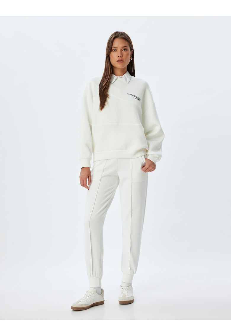 Pantaloni cu croiala conica si buzunare laterale