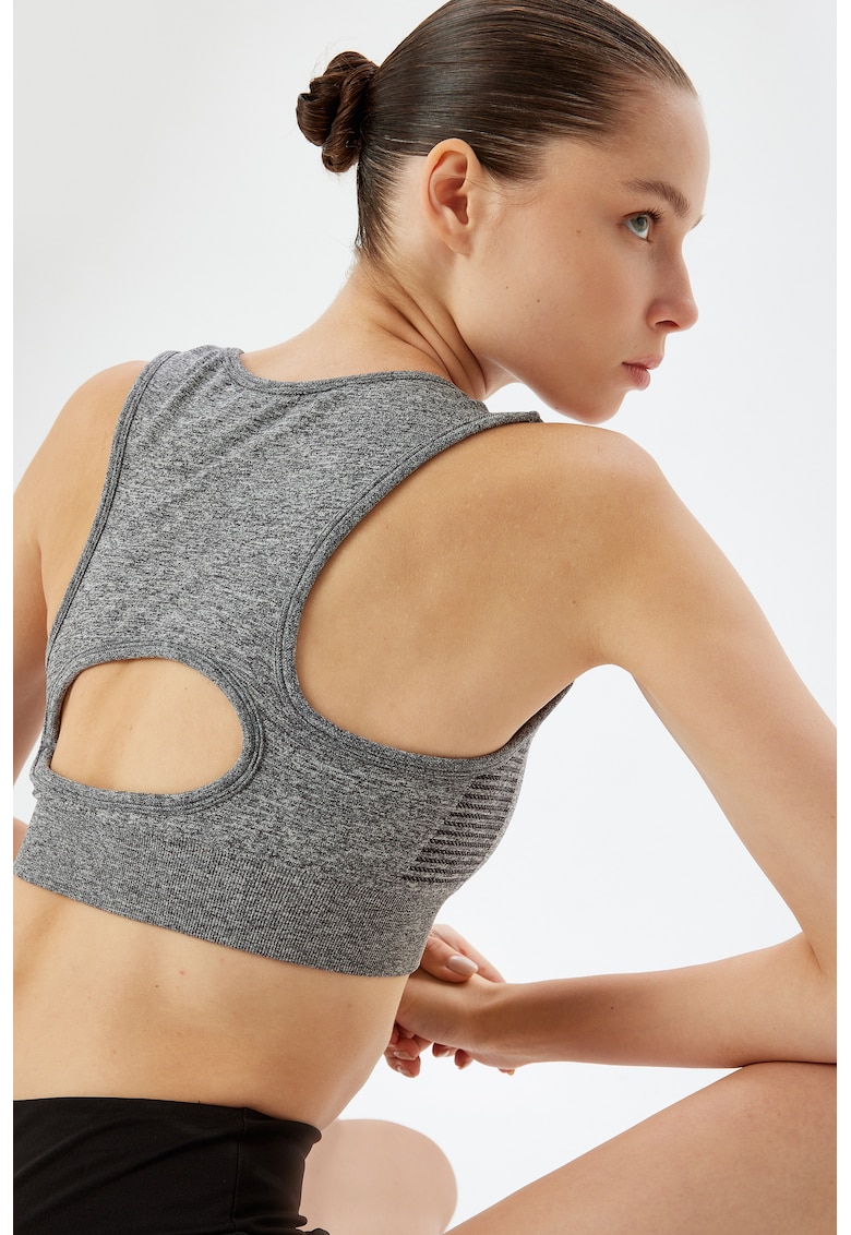 Bustiera cu decupaj pe spate