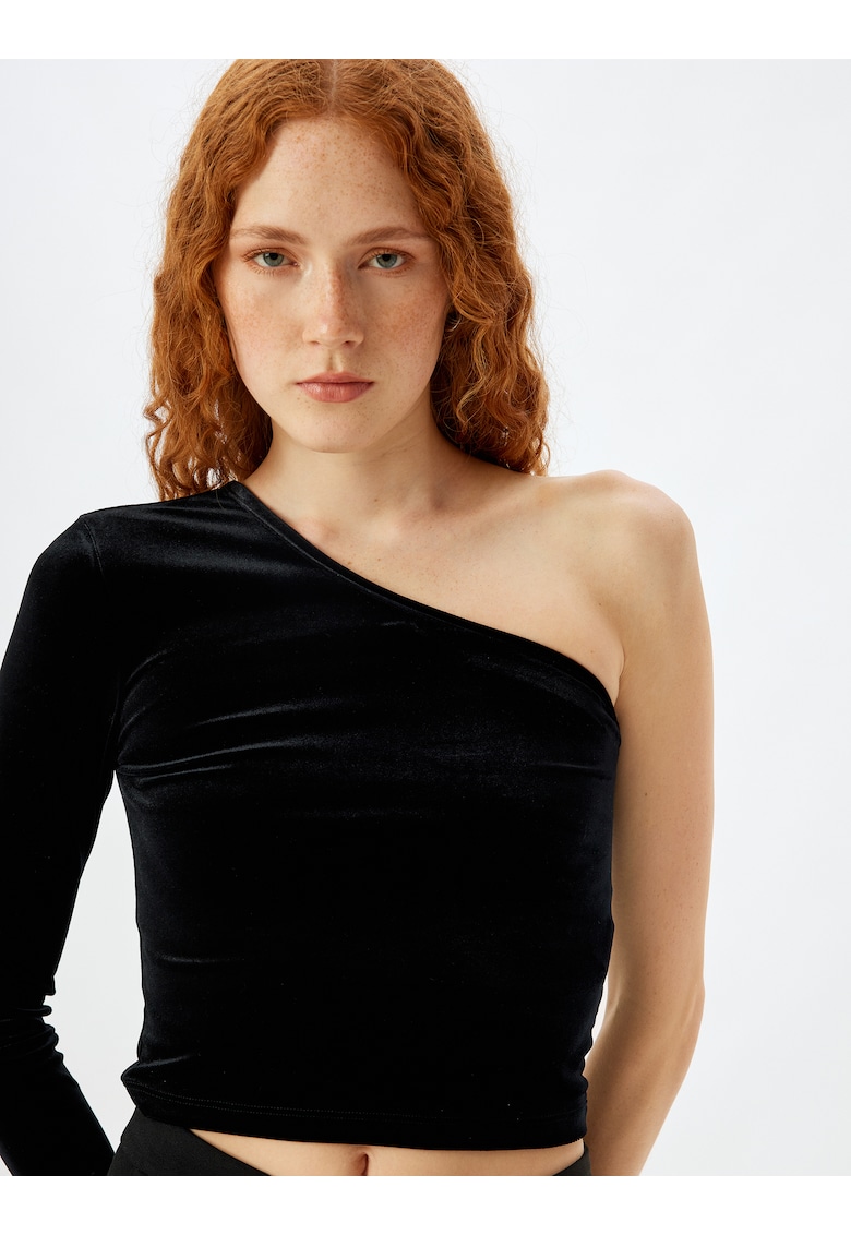 Bluza crop de catifea cu decolteu pe un umar