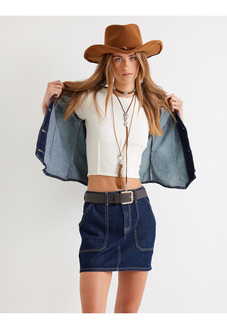 Tricou crop cu model corset