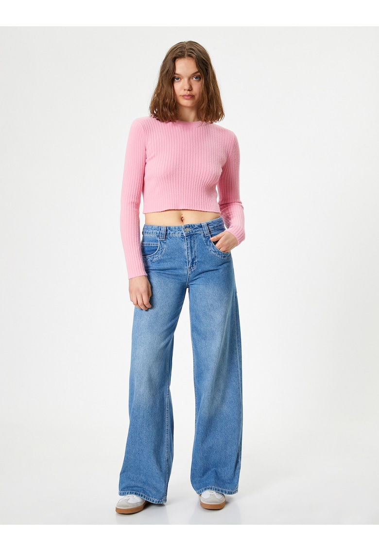 Pulover crop striat cu decolteu la baza gatului