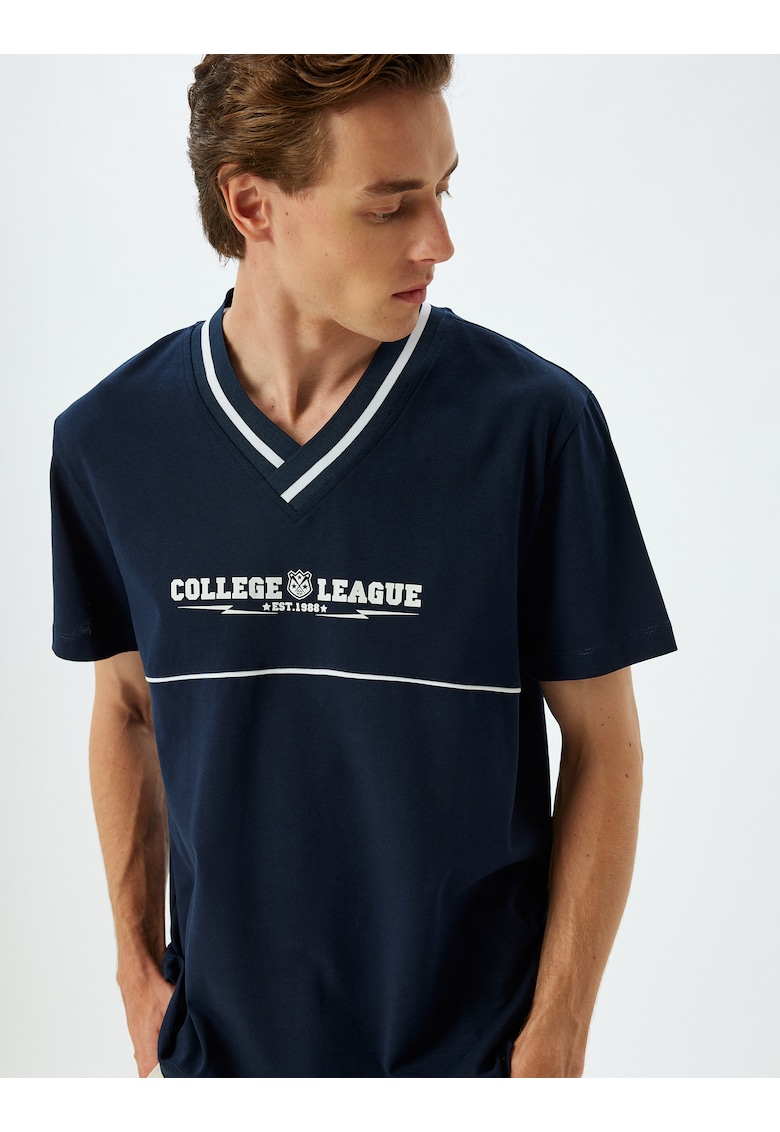 Tricou cu decolteu in V si detalii contrastante