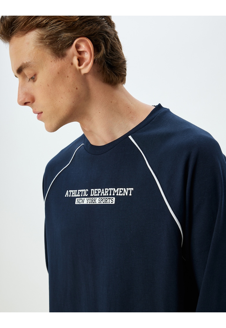 Bluza de trening cu decolteu la baza gatului si maneci raglan