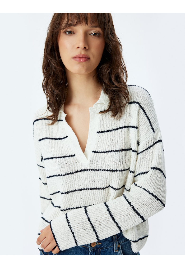 Pulover cu model in dungi si maneci cazute