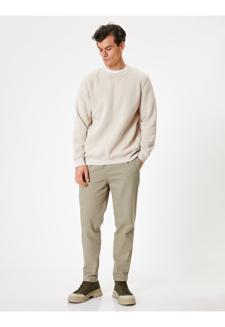 Pantaloni cu talie medie si snur