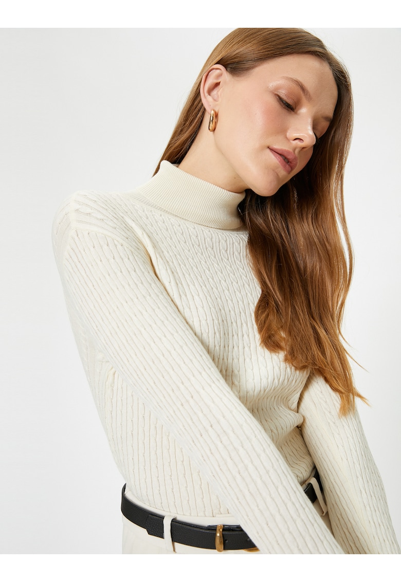 Pulover cu guler inalt si model torsade