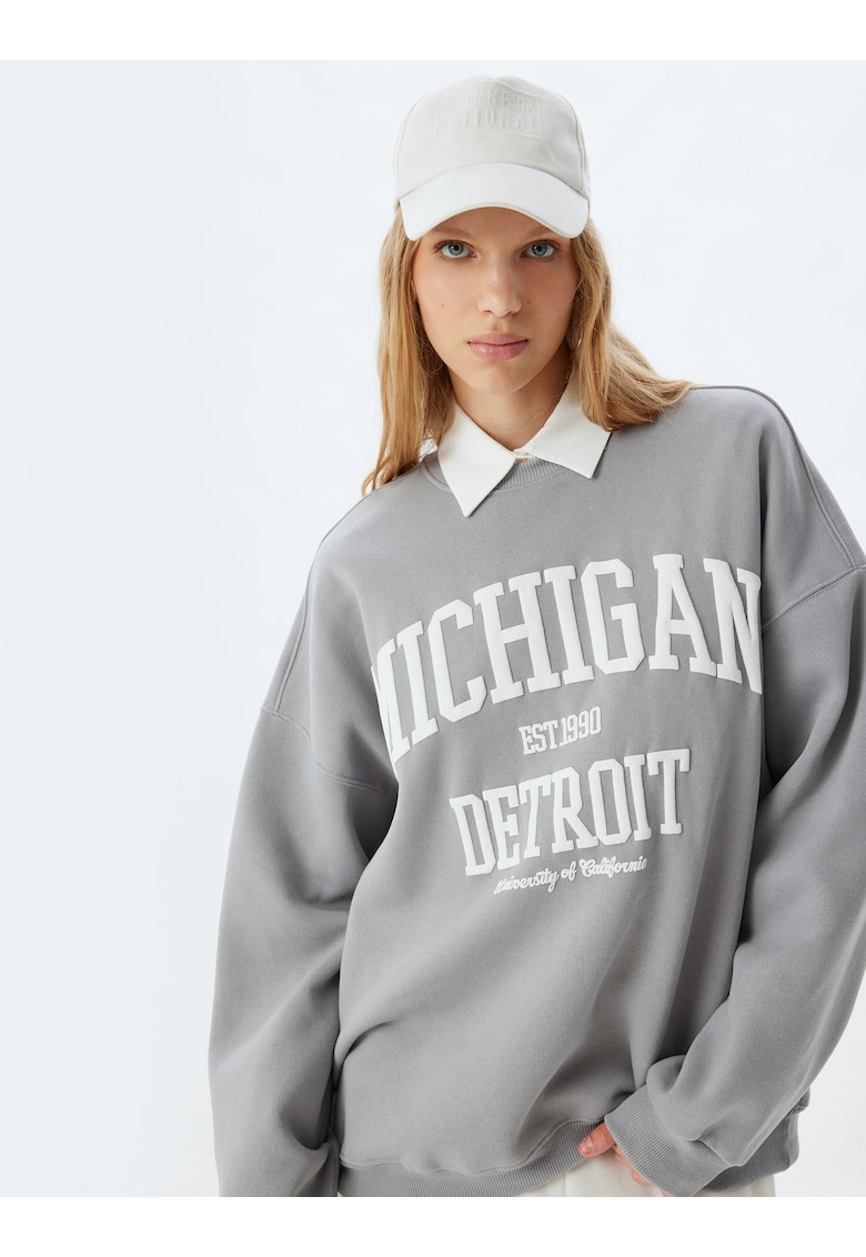 Bluza de trening supradimensionata cu imprimeu text si maneci contrastante