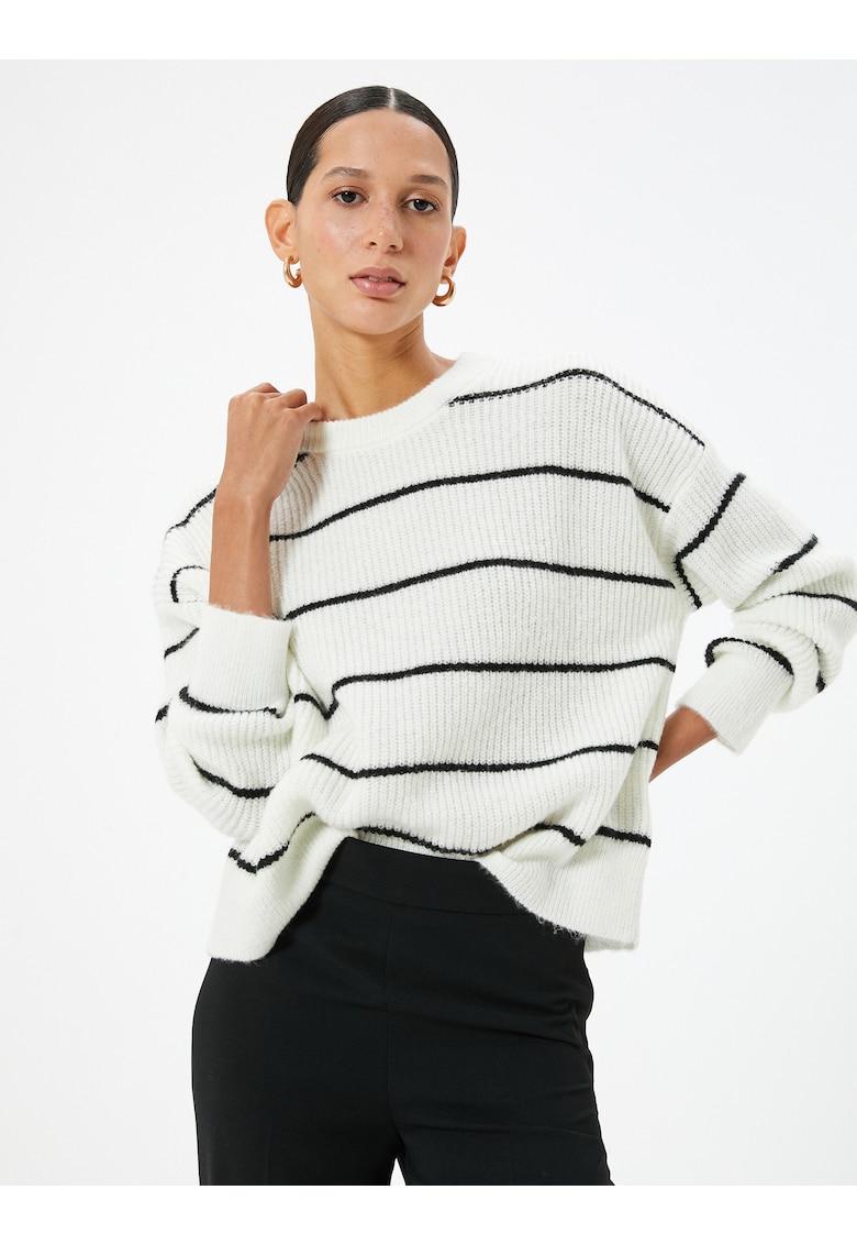 Pulover cu model in dungi si maneci cazute - Negru