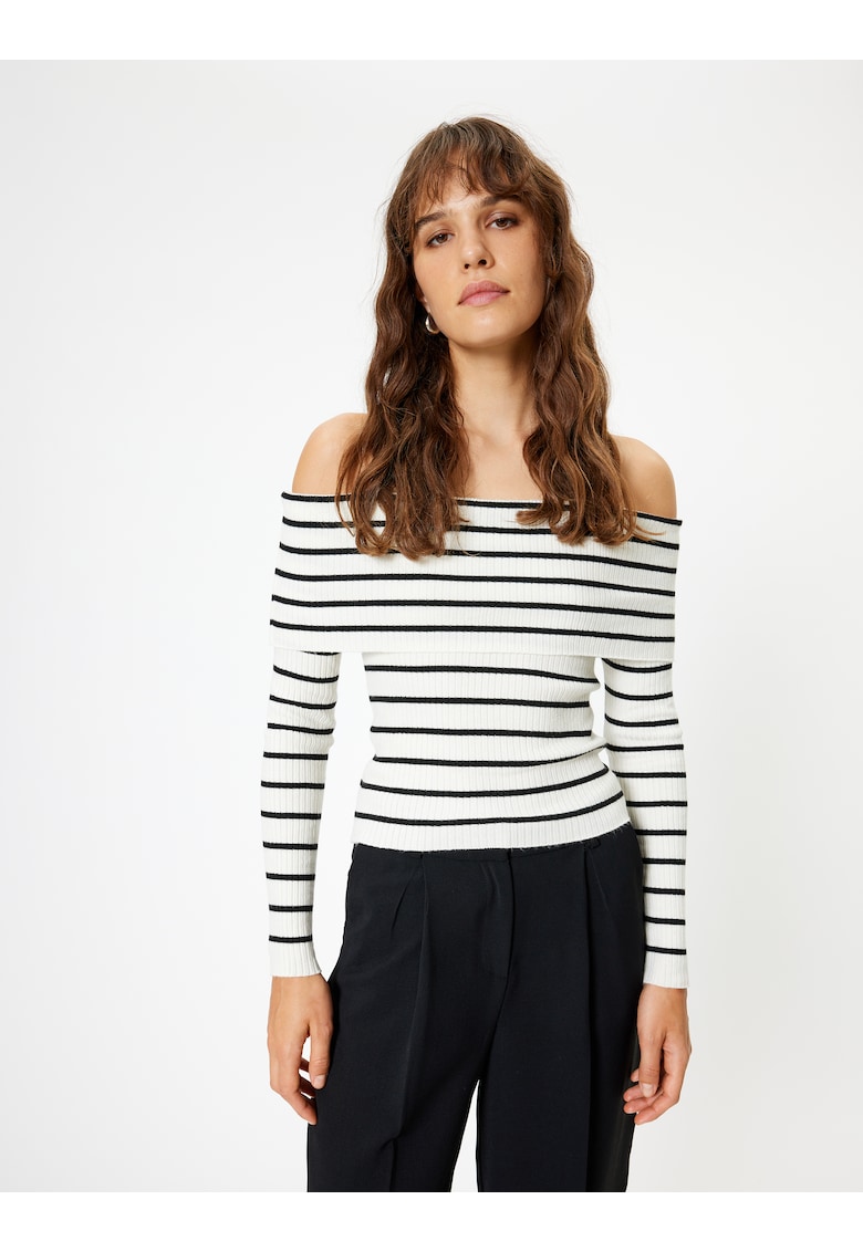 Pulover striat cu decolteu pe umeri