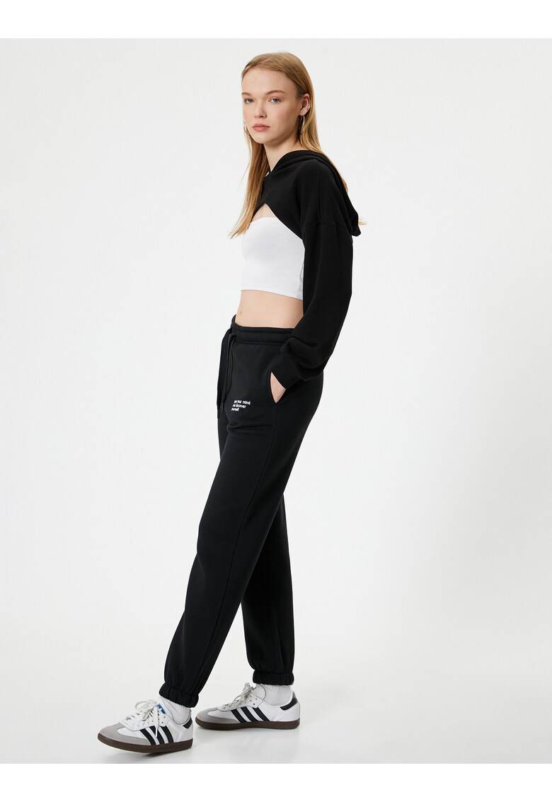 Pantaloni de trening din amestec de bumbac cu model text - Negru