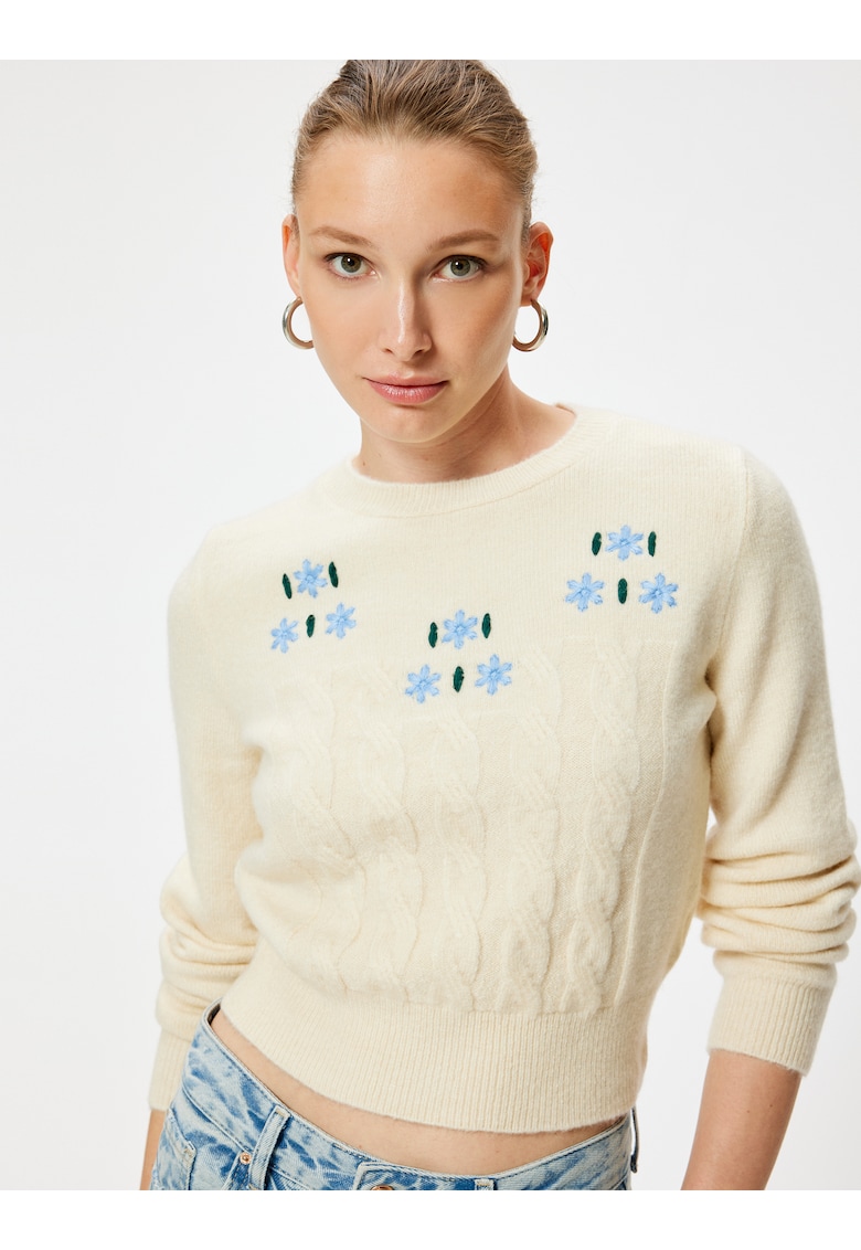 Pulover cu model torsade si broderie florala