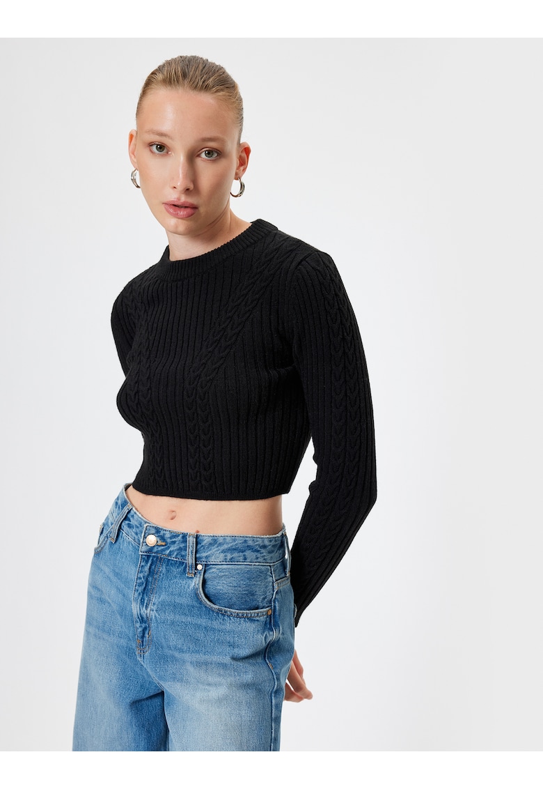 Pulover crop cu decolteu la baza gatului