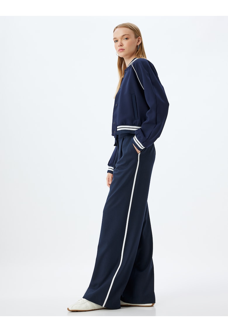 Pantaloni cu croiala ampla si pliuri frontale