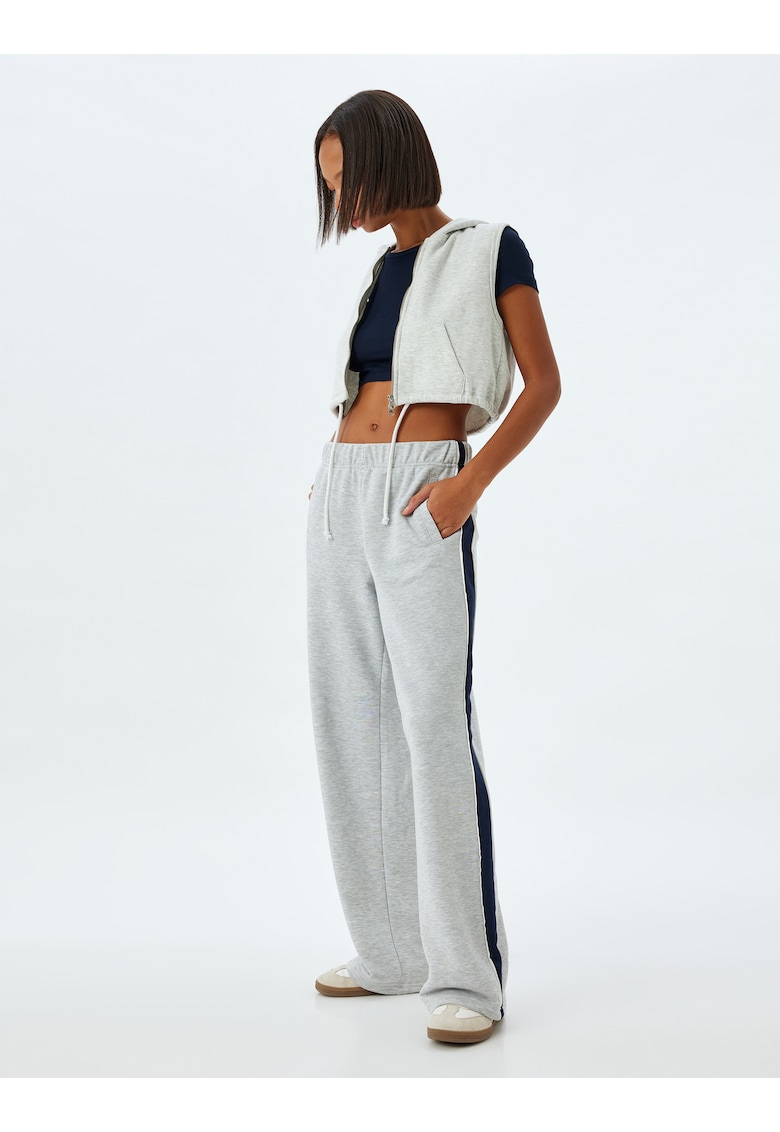 Pantaloni de trening din amestec de bumbac cu croiala ampla