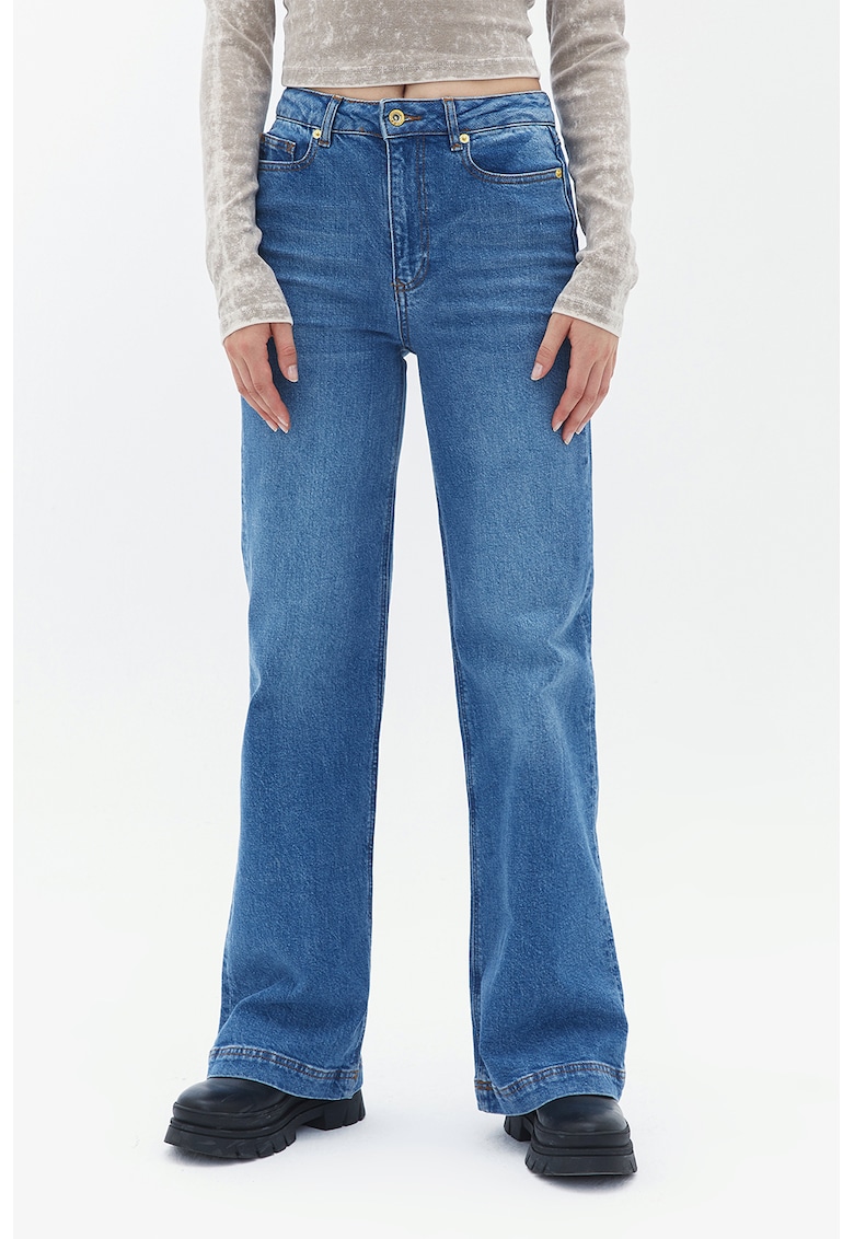 Blugi cu talie inalta si croiala ampla