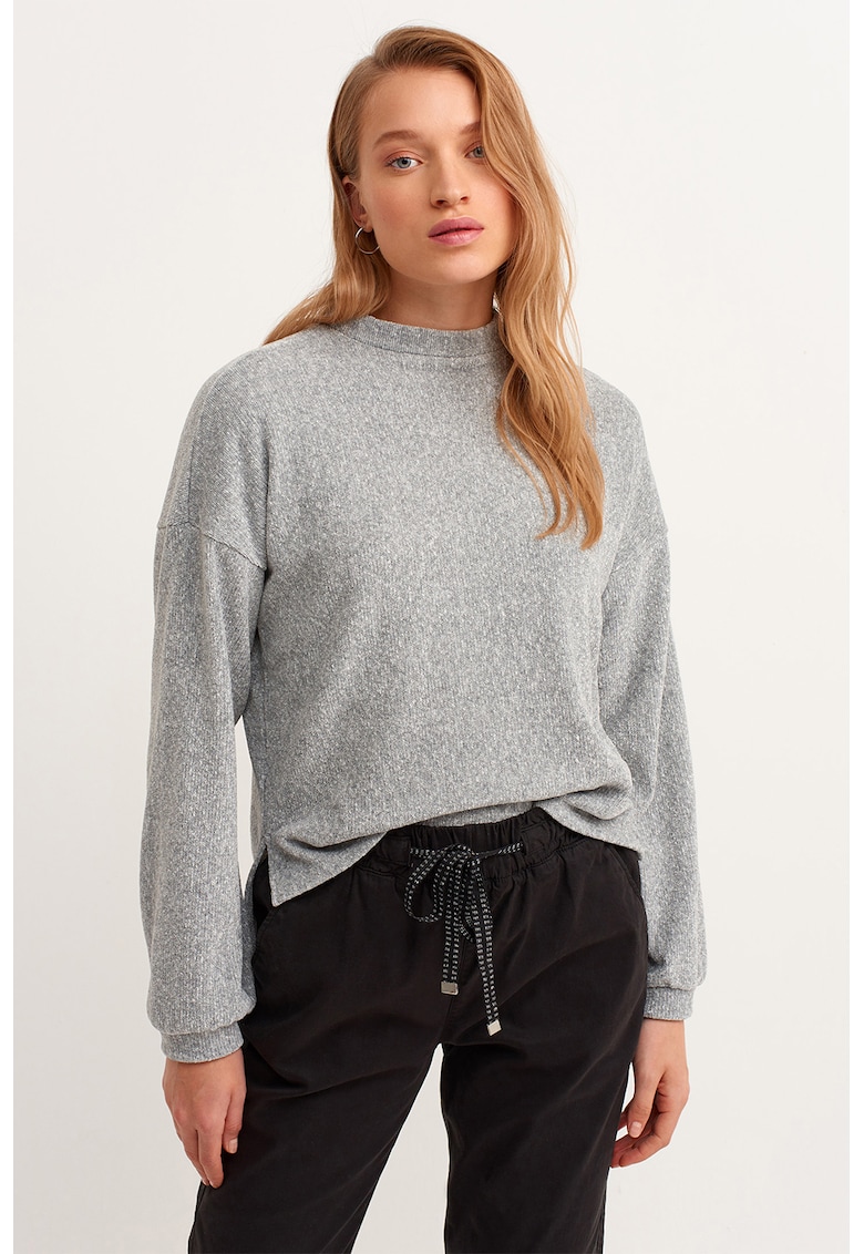 Pulover cu maneci cazute