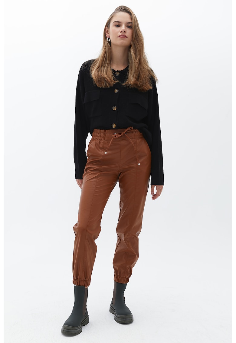 Pantaloni de piele ecologica cu snur elastic in talie Pantaloni de piele ecologica cu snur elastic in talie