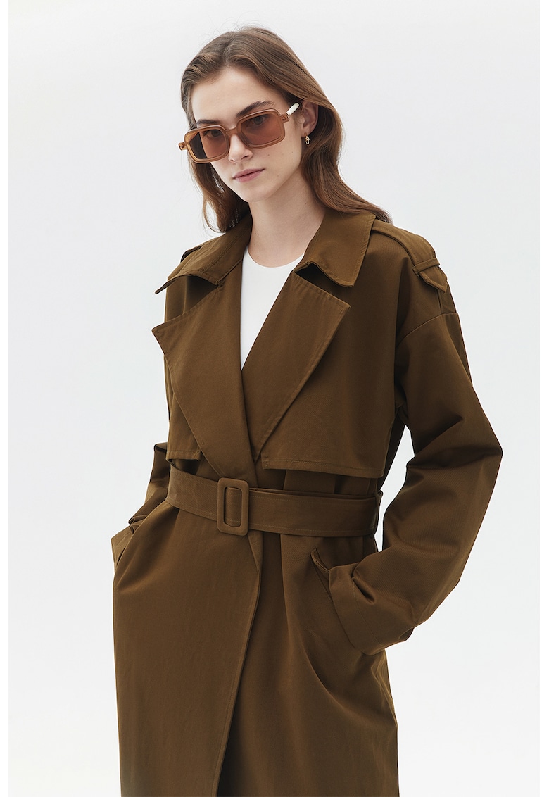 Trenci cu revere decupate si buzunare oblice