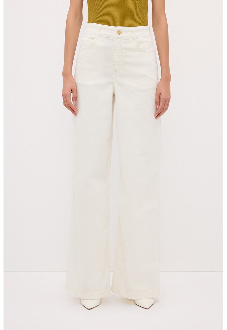 Blugi cu croiala ampla si talie inalta