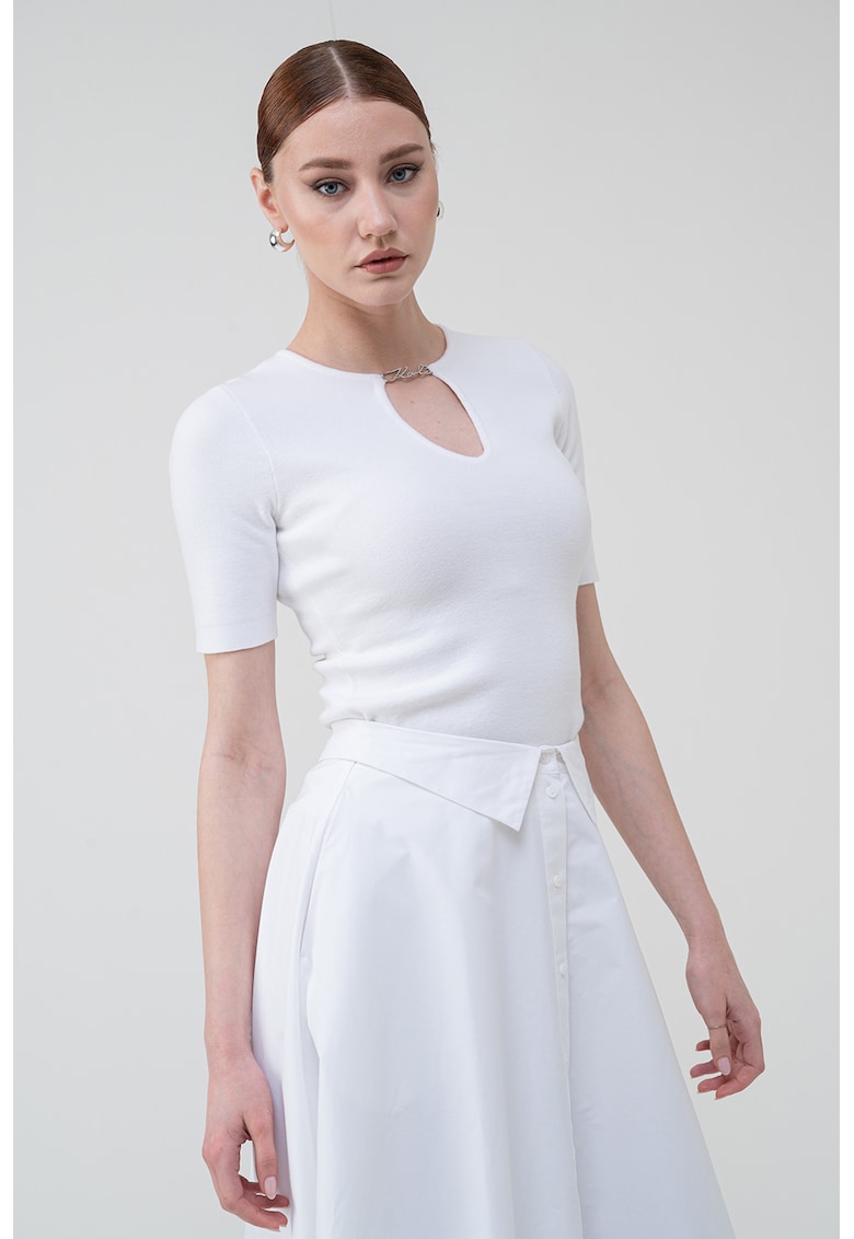 Tricou cambrat tricotat fin cu logo metalic