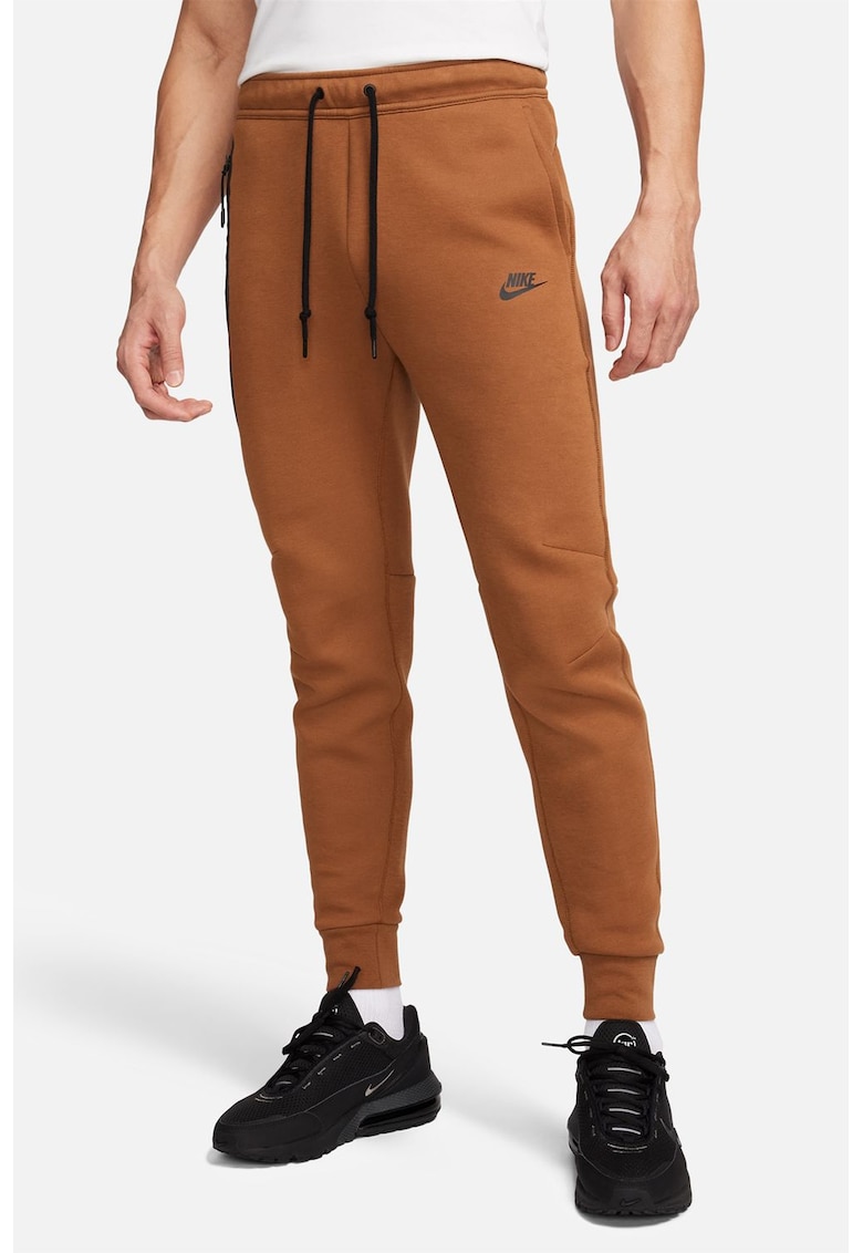 Pantaloni de trening cu detaliu logo Tech - Maro scortisoara