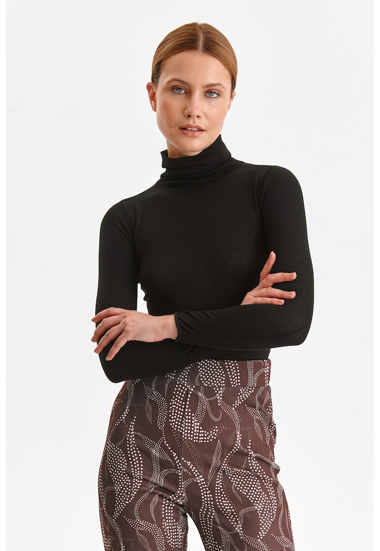 Pulover tricotat fin cu guler inalt