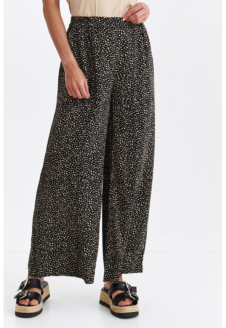 Pantaloni cu croiala ampla si buzunare laterale