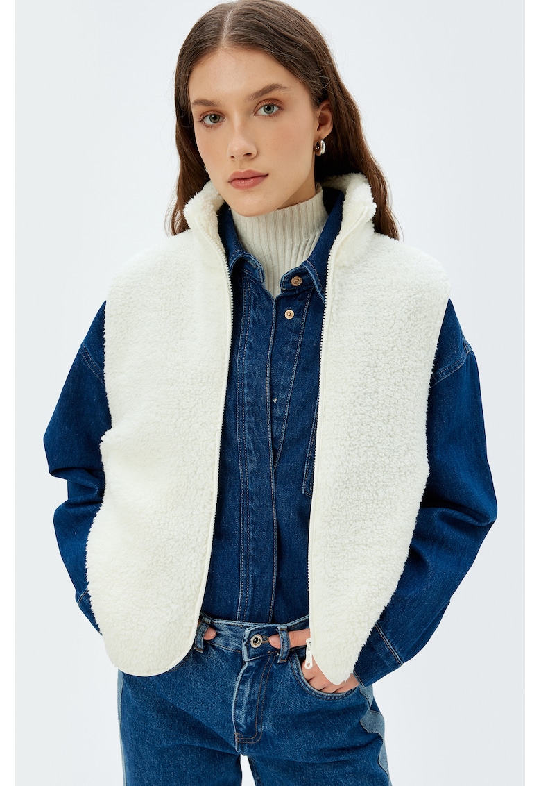 Vesta din material teddy cu fermoar si guler inalt