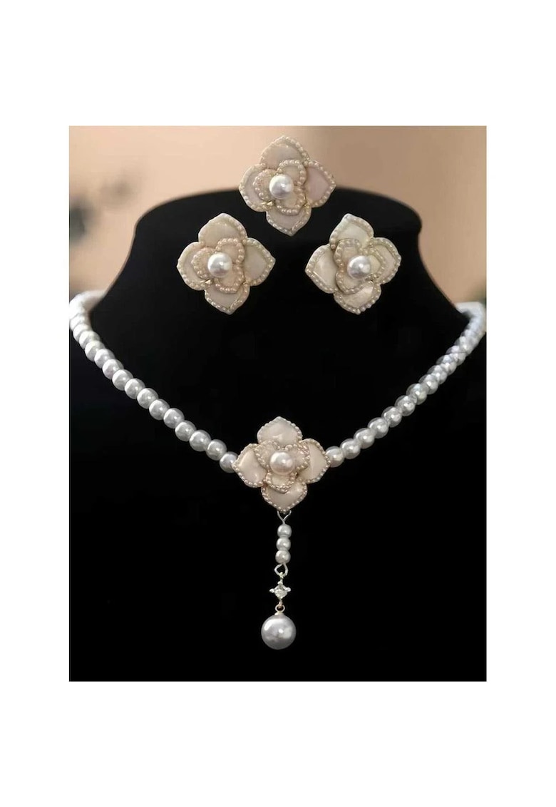 Set colier - cercei si inel reglabil - cu perle si flori - Karina C19 OUT