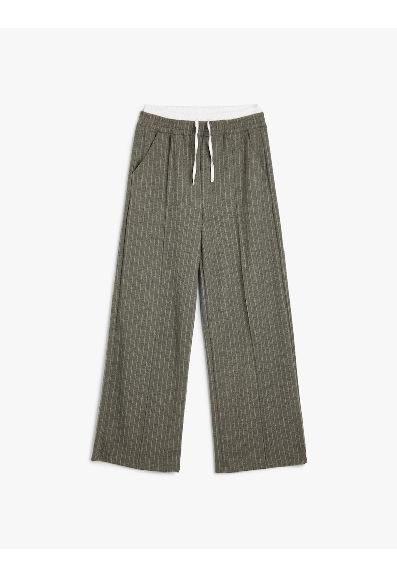 Pantaloni cu croiala ampla si dungi discrete