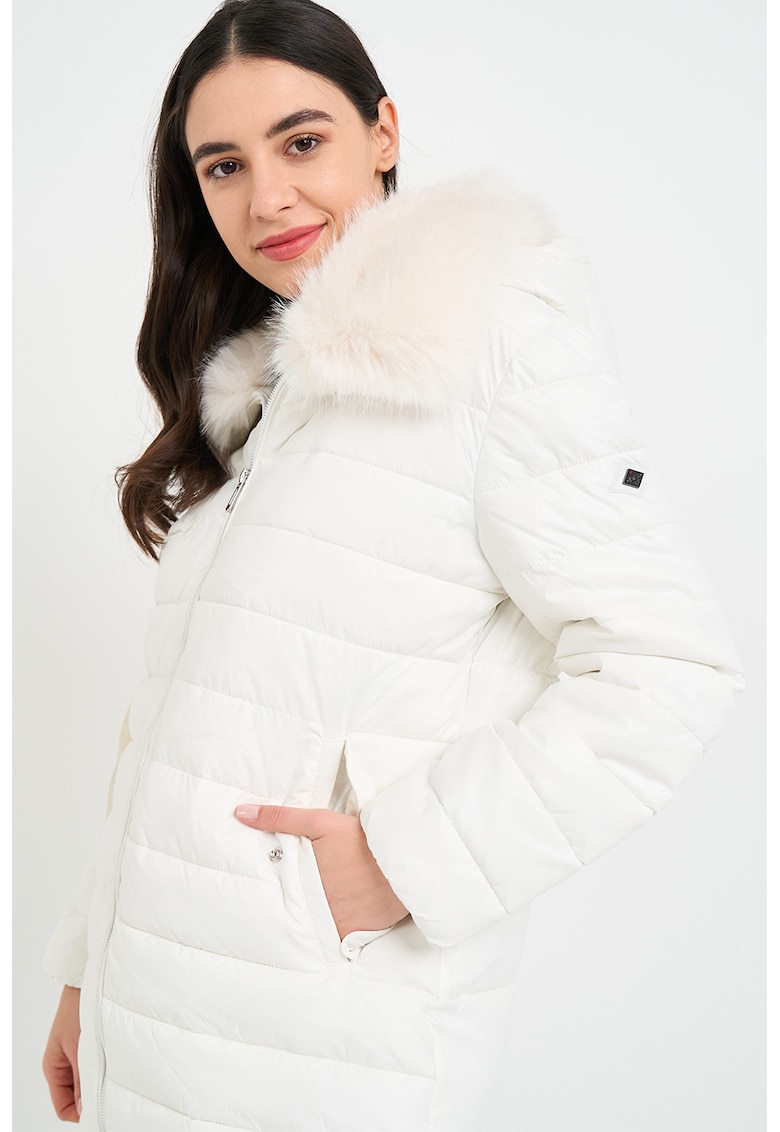 Geaca matlasata cu gluga