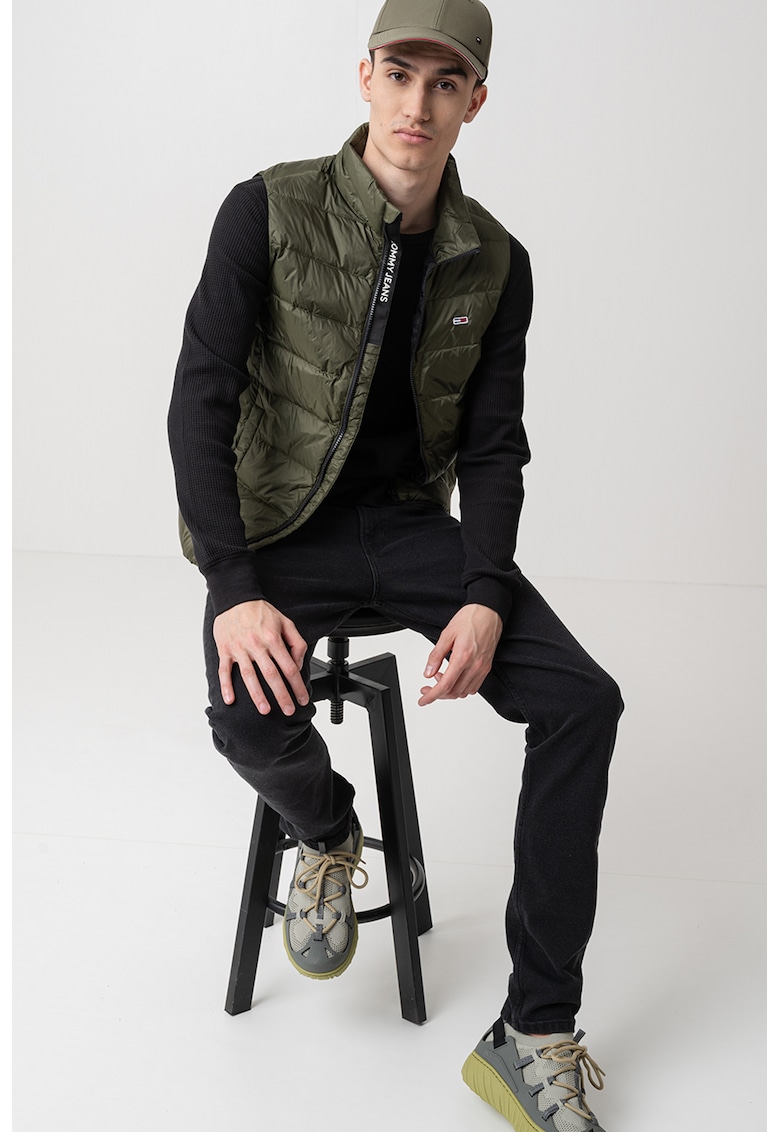 Vesta cu umplutura cu puf si aspect matlasat